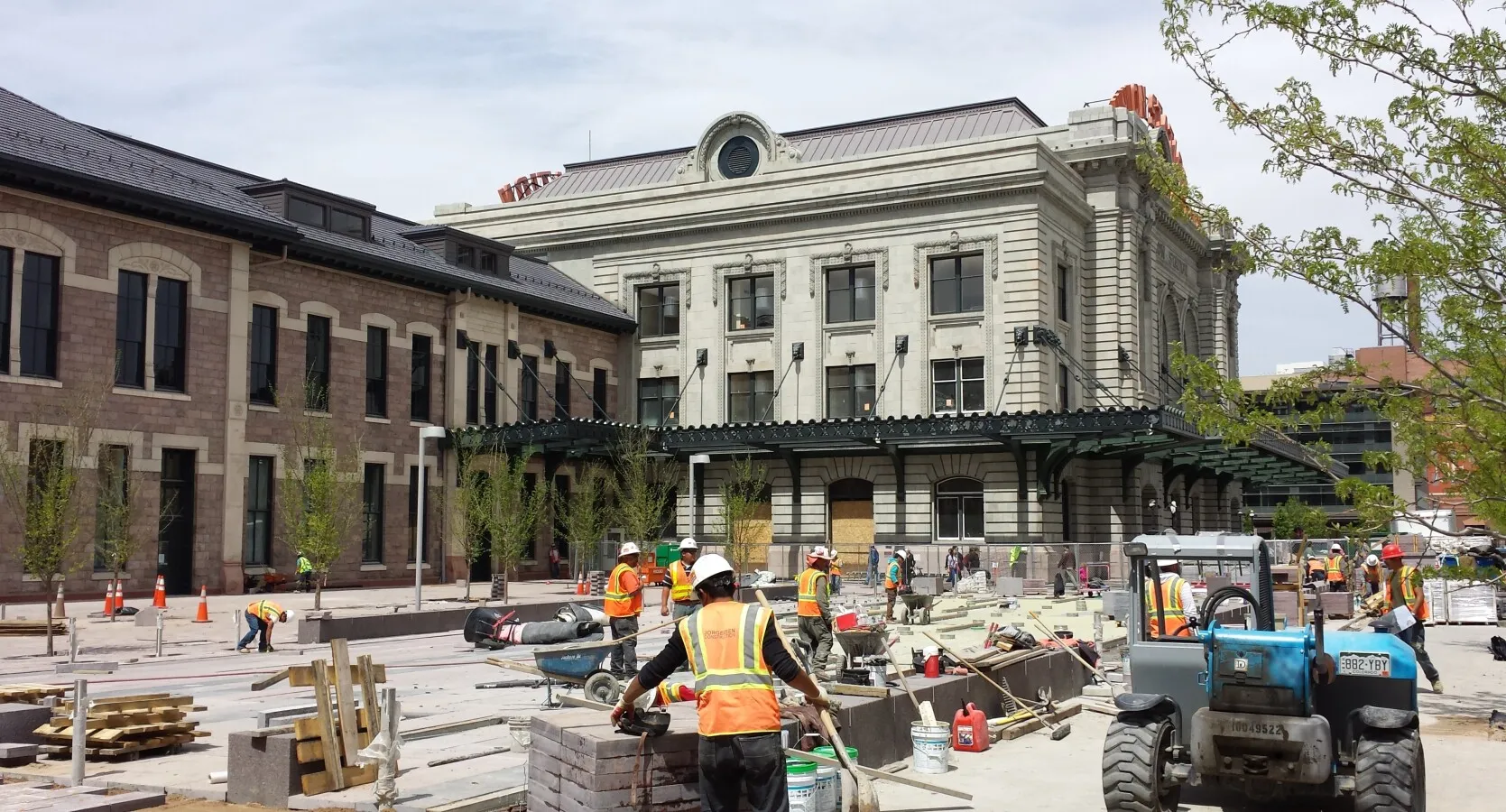 Finish work on Wynkoop Plaza