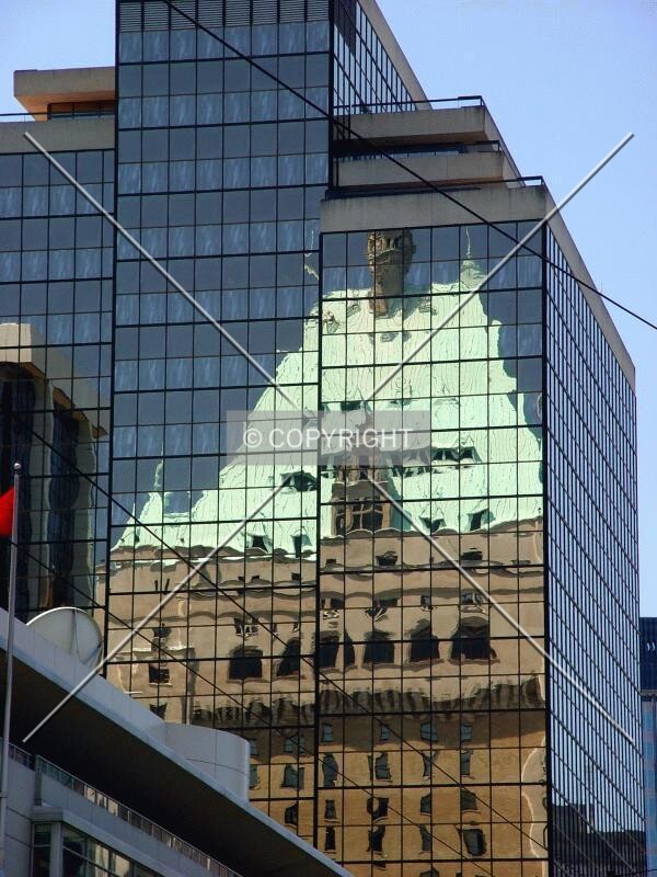 Highly reflective facade
