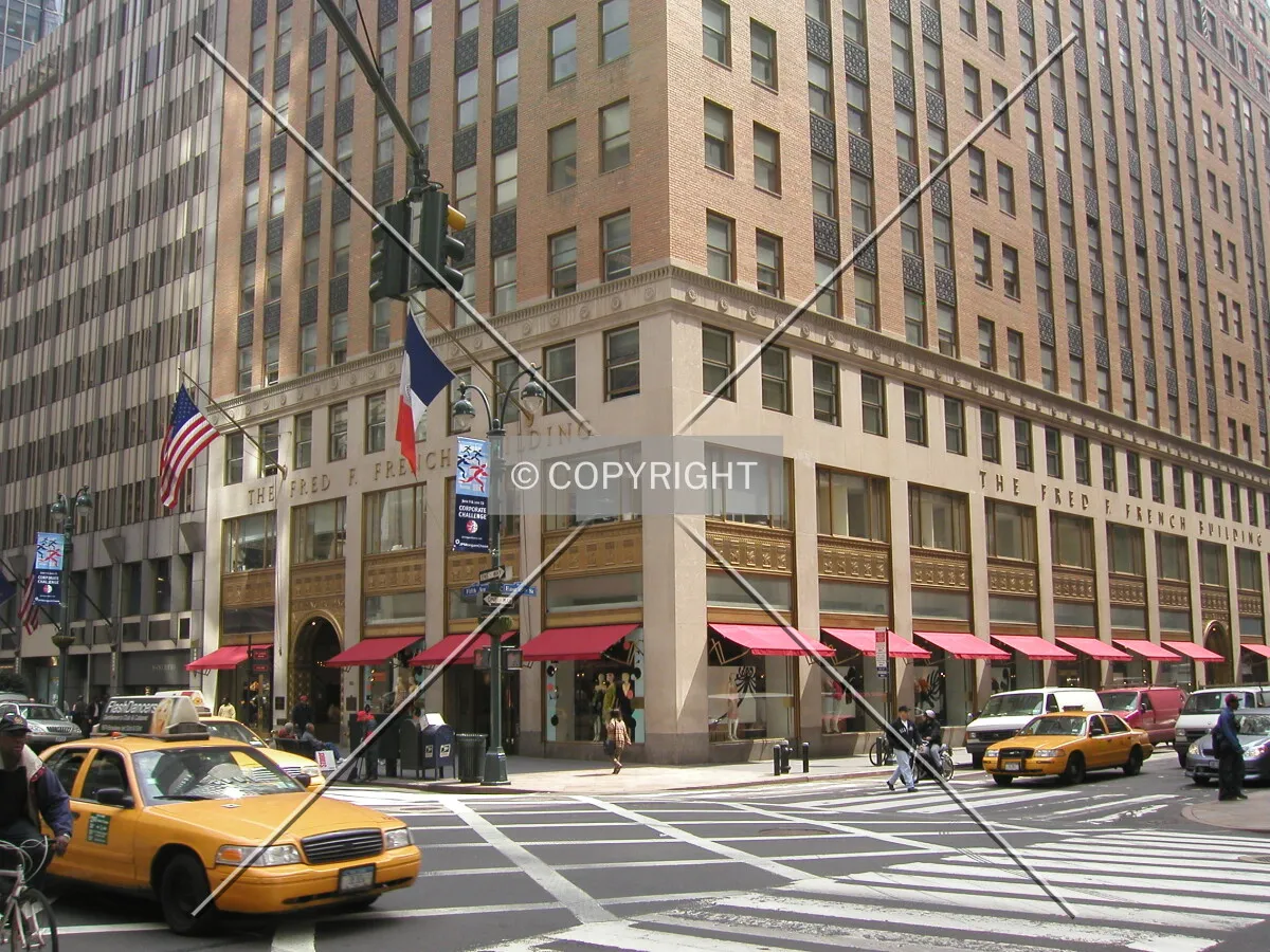 Corner at 5th Avenue