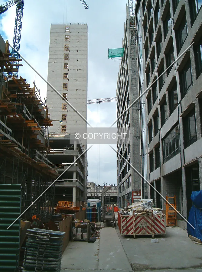 View from between Kievit Building D and Kievit Building G