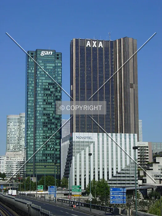 View from Avenue Charles de Gaulle