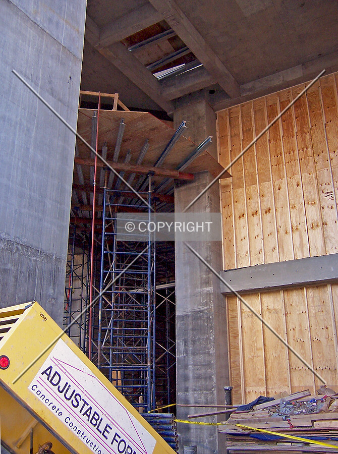 Looking into the ground floor lobby from Wacker Drive