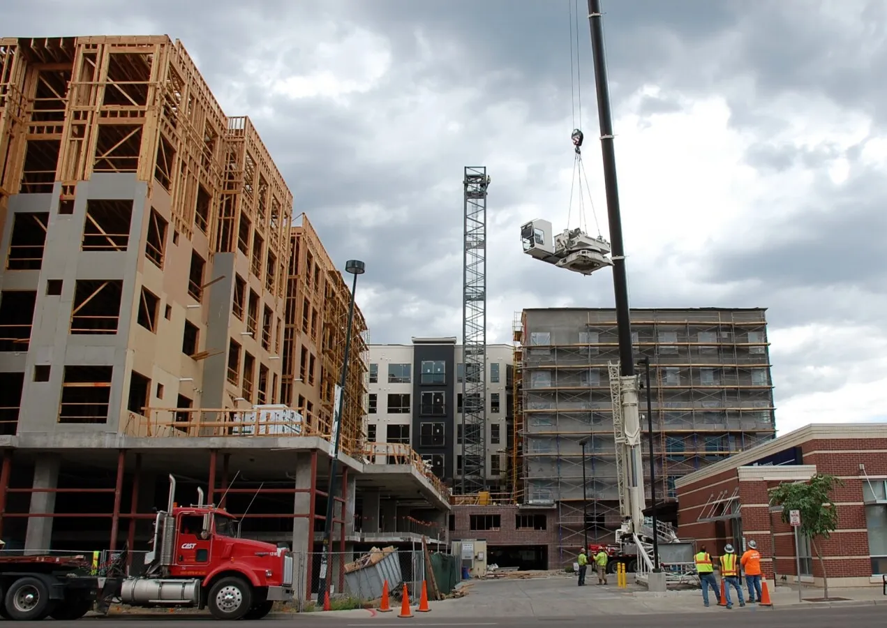 Lowering parts of the tower crane