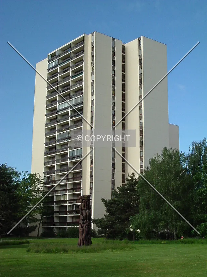Angle nord-est depuis les Rond-Point des Forces Française de L'ONU