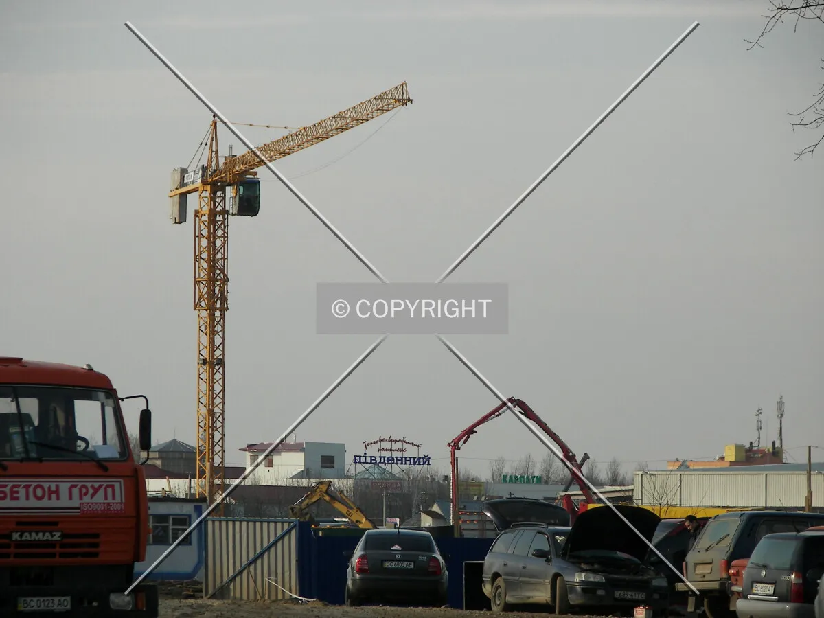 Construction site seen from Kul'parkivs'ka Street