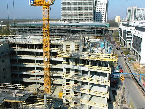 Unit I (Bauteil I), North wing; as seen from one of the construction cranes