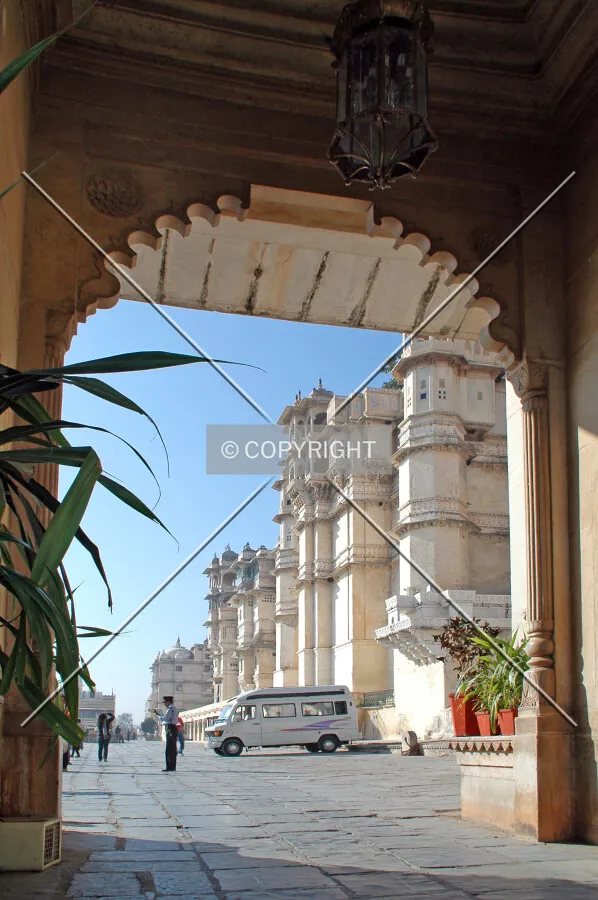 View of the palace through the Tripolia Gate