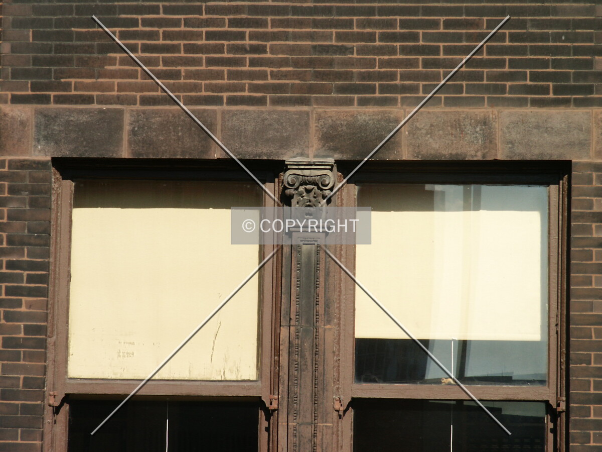 Capital between windows