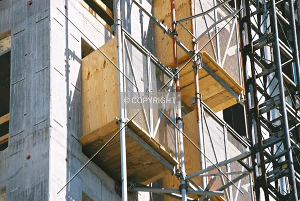 Framework detail at Wilhelm-Leuschner-Straße facade