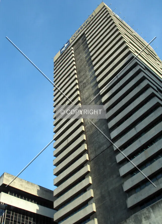 Looking up from the main entrance at Avenida Presidente Vargas