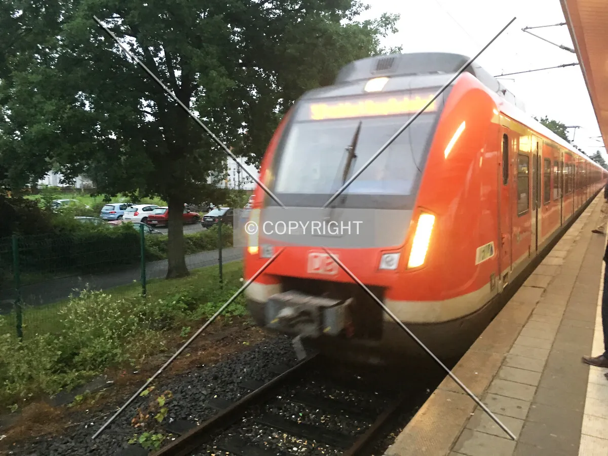 S1 S-Bahn metro train at Obertshausen