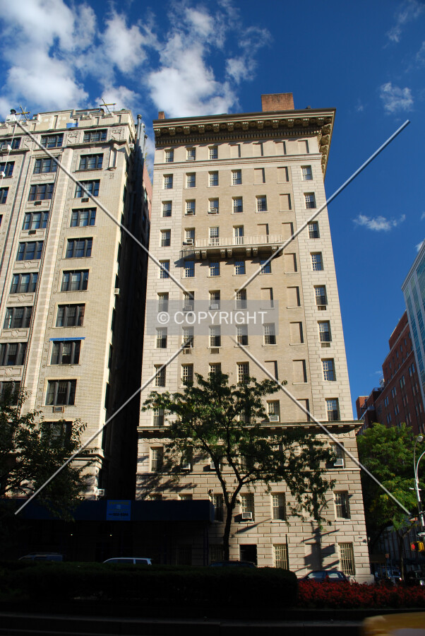 Looking up from Park Avenue
