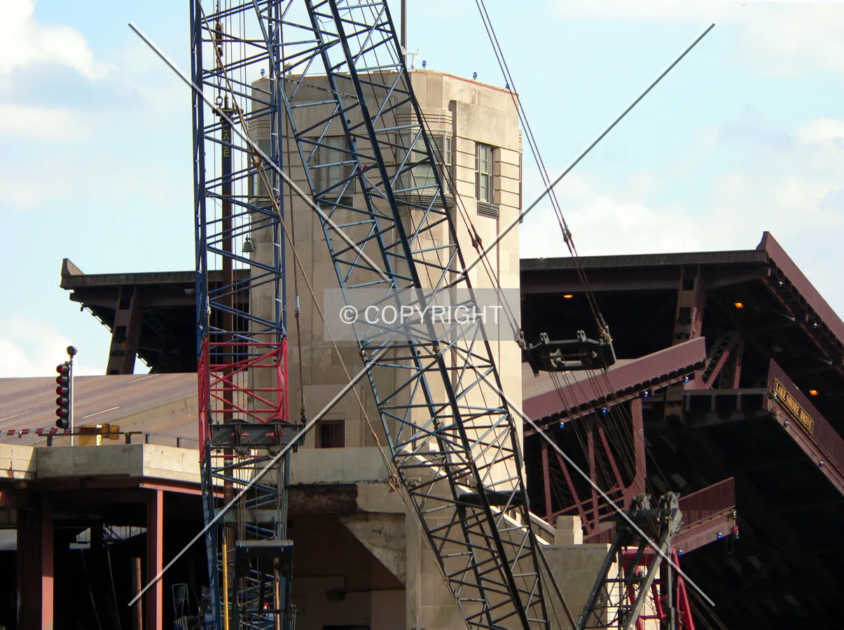 Cranes, bridgehouse and the drawing bridge