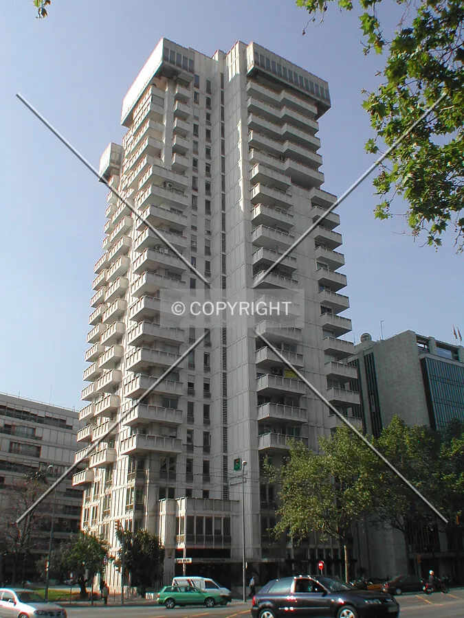 Looking up from Avinguda Diagonal