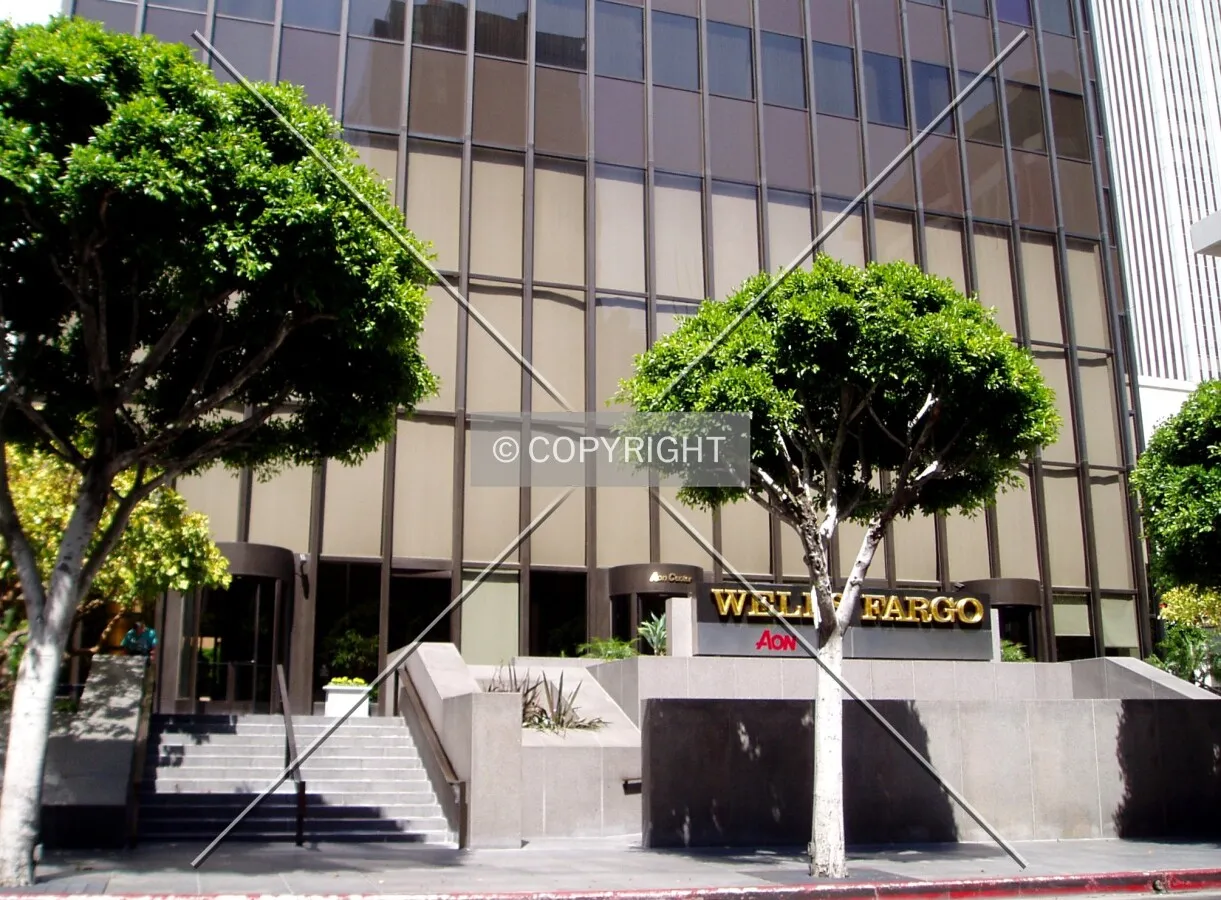 Base from the south on Wilshire Boulevard