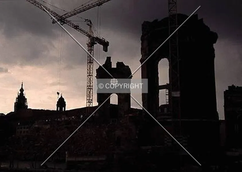 Photo 560-745-723