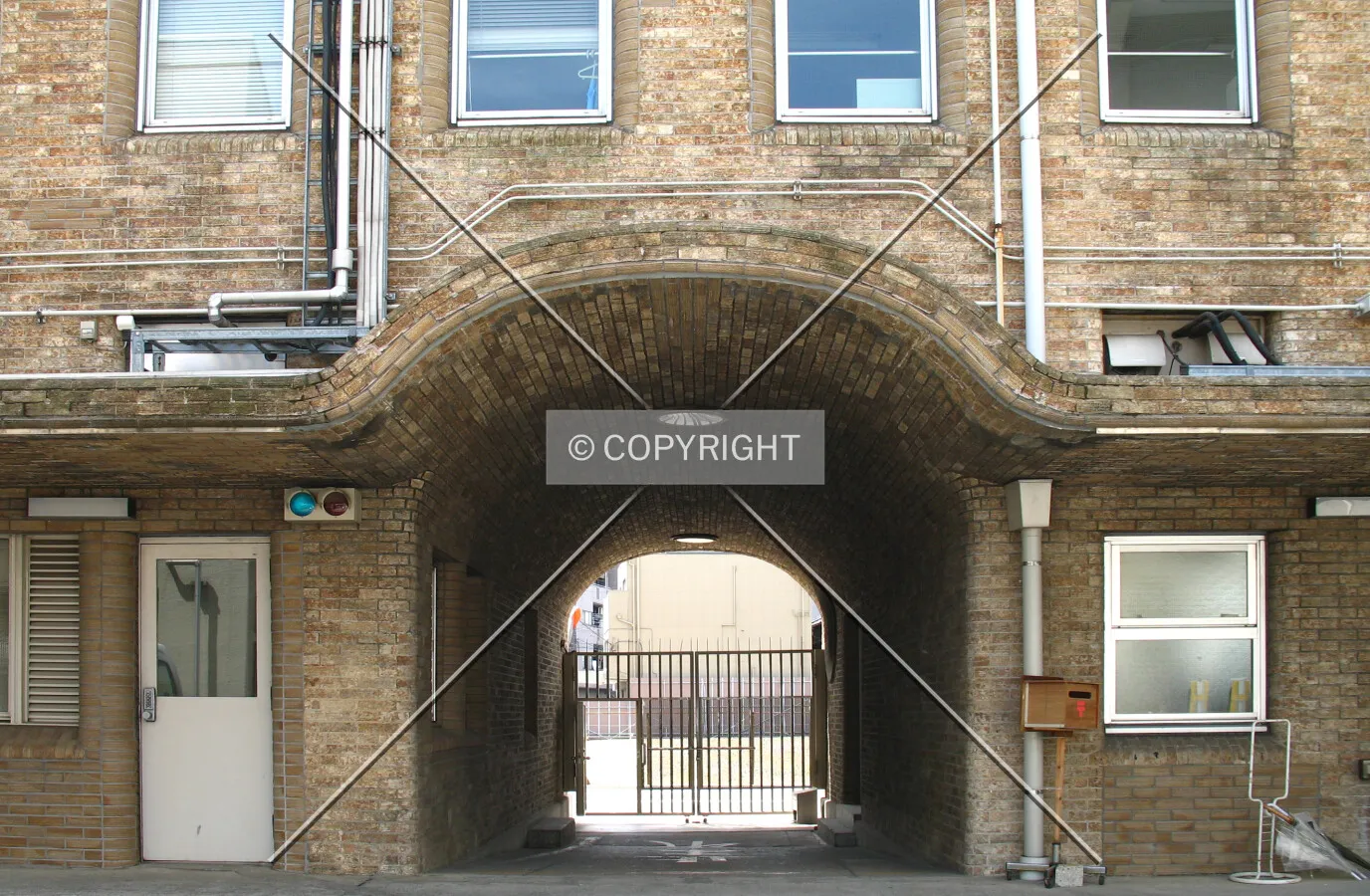 Vaulted passage to the courtyard