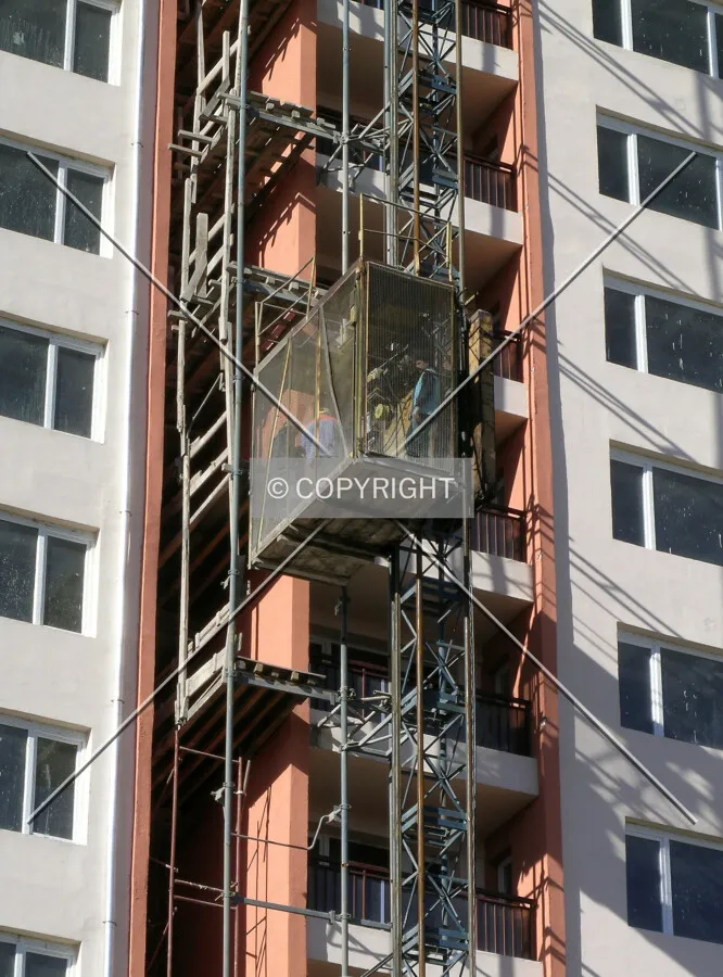 Construction elevator