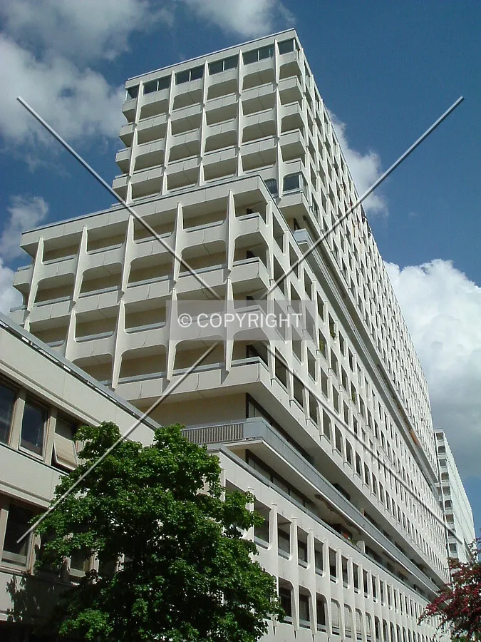 Angle sud-ouest depuis la Place du Général Koenig