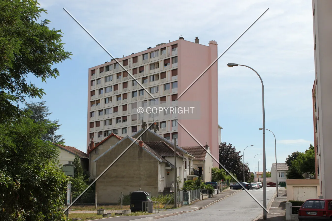 West view from Rue de Dunkerque.