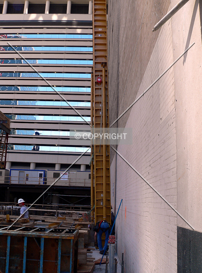 Mini columns going up along the LaSalle-Wacker Building