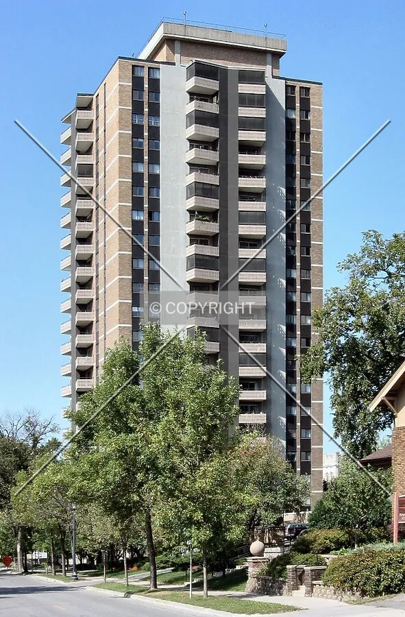 View to the northwest along Groveland Avenue