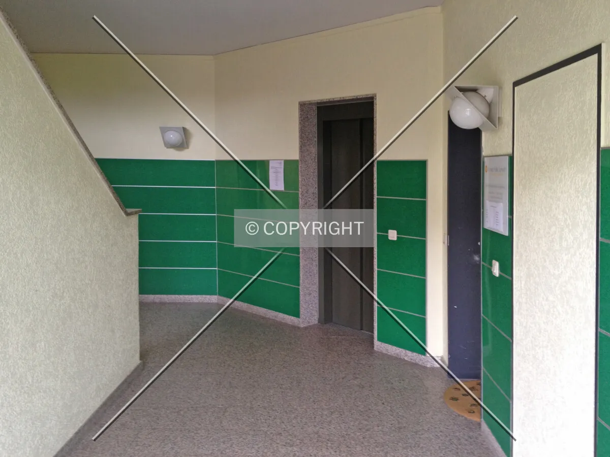 Main corridor in front of the elevator