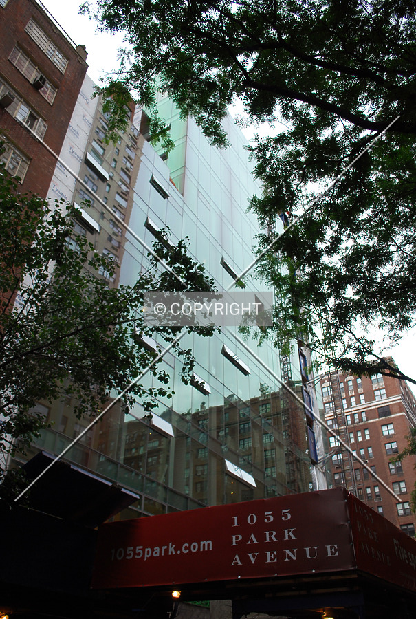 Looking up from East 87th Street