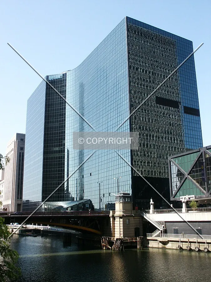 Looking south on the Chicago River