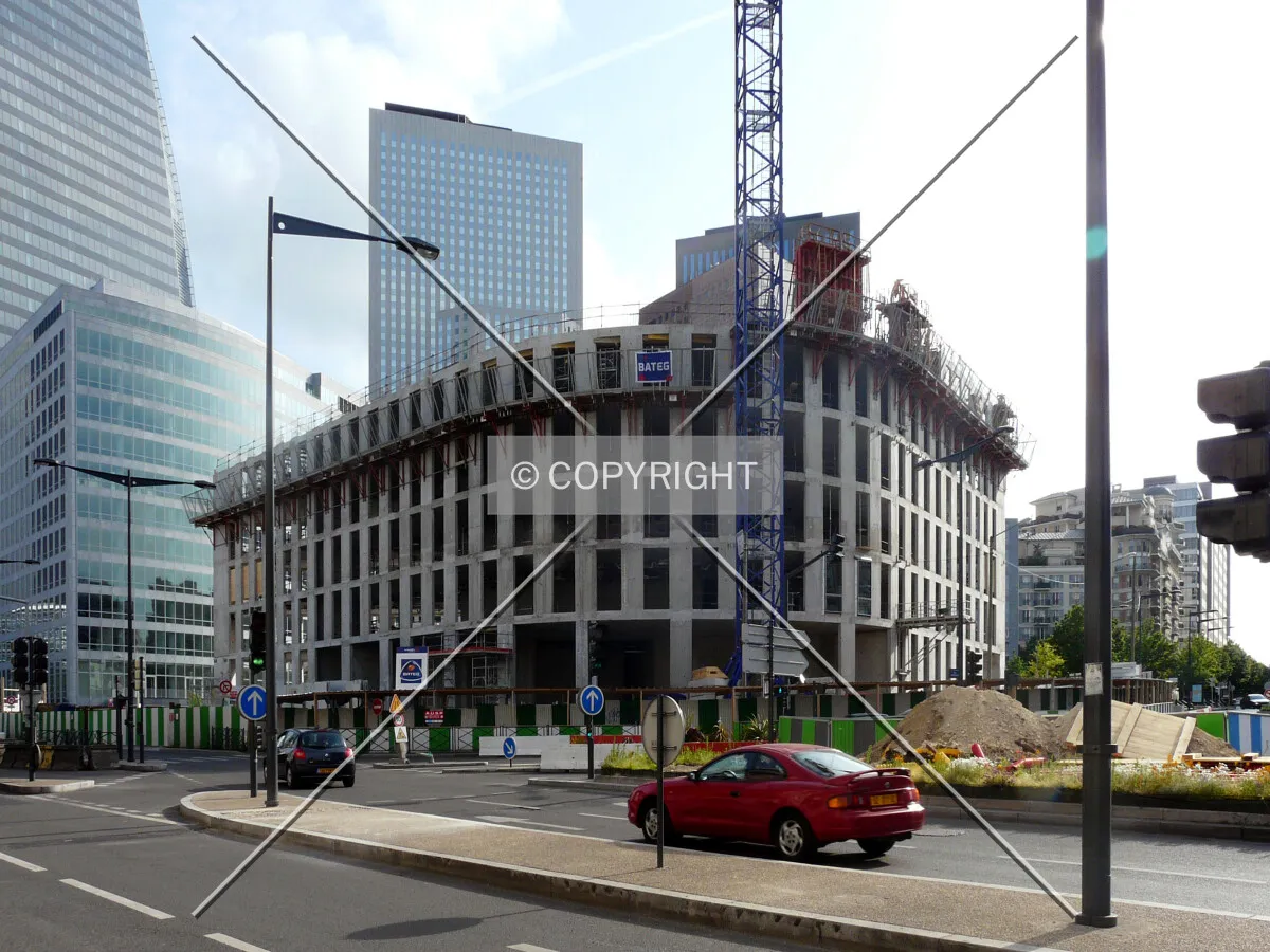 Curved northeast corner with La Défense in background