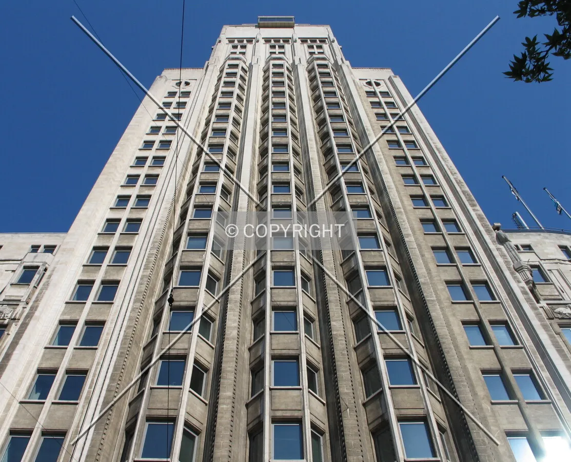 Looking up from Schoenmarkt