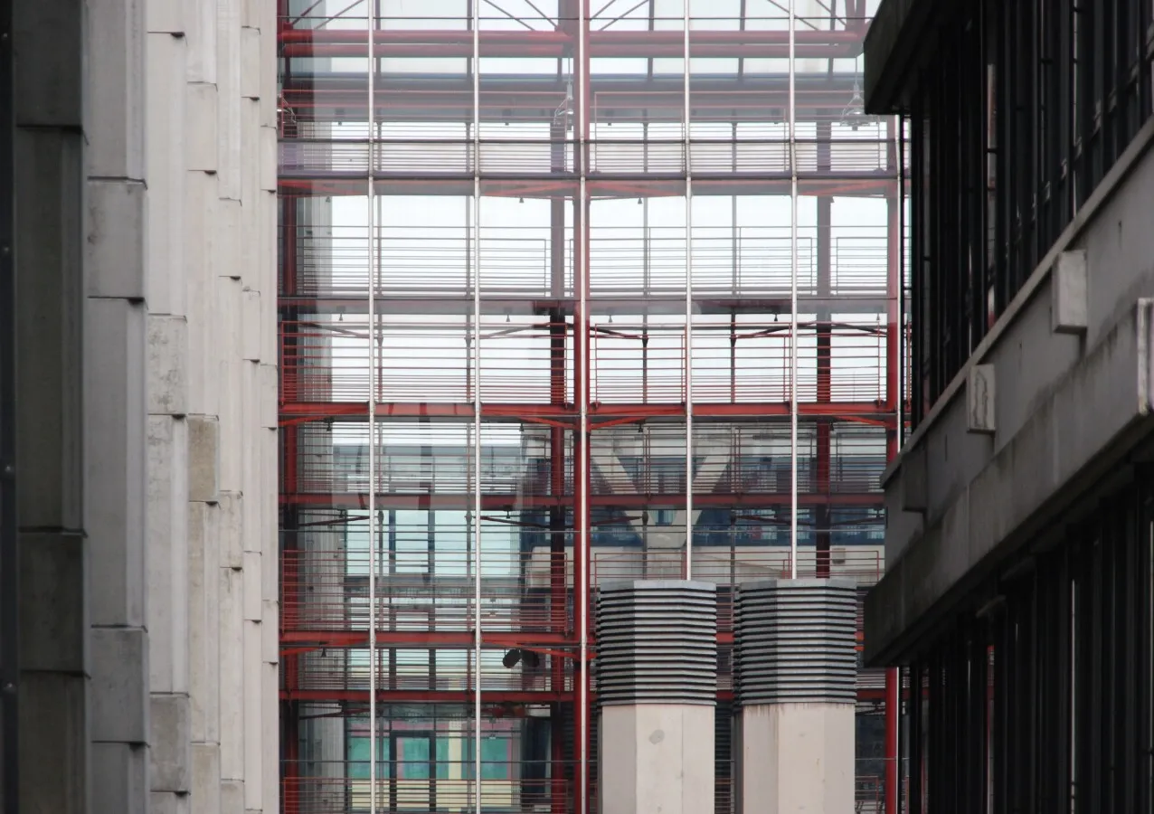 Concrete and glass corridor through the inner yard