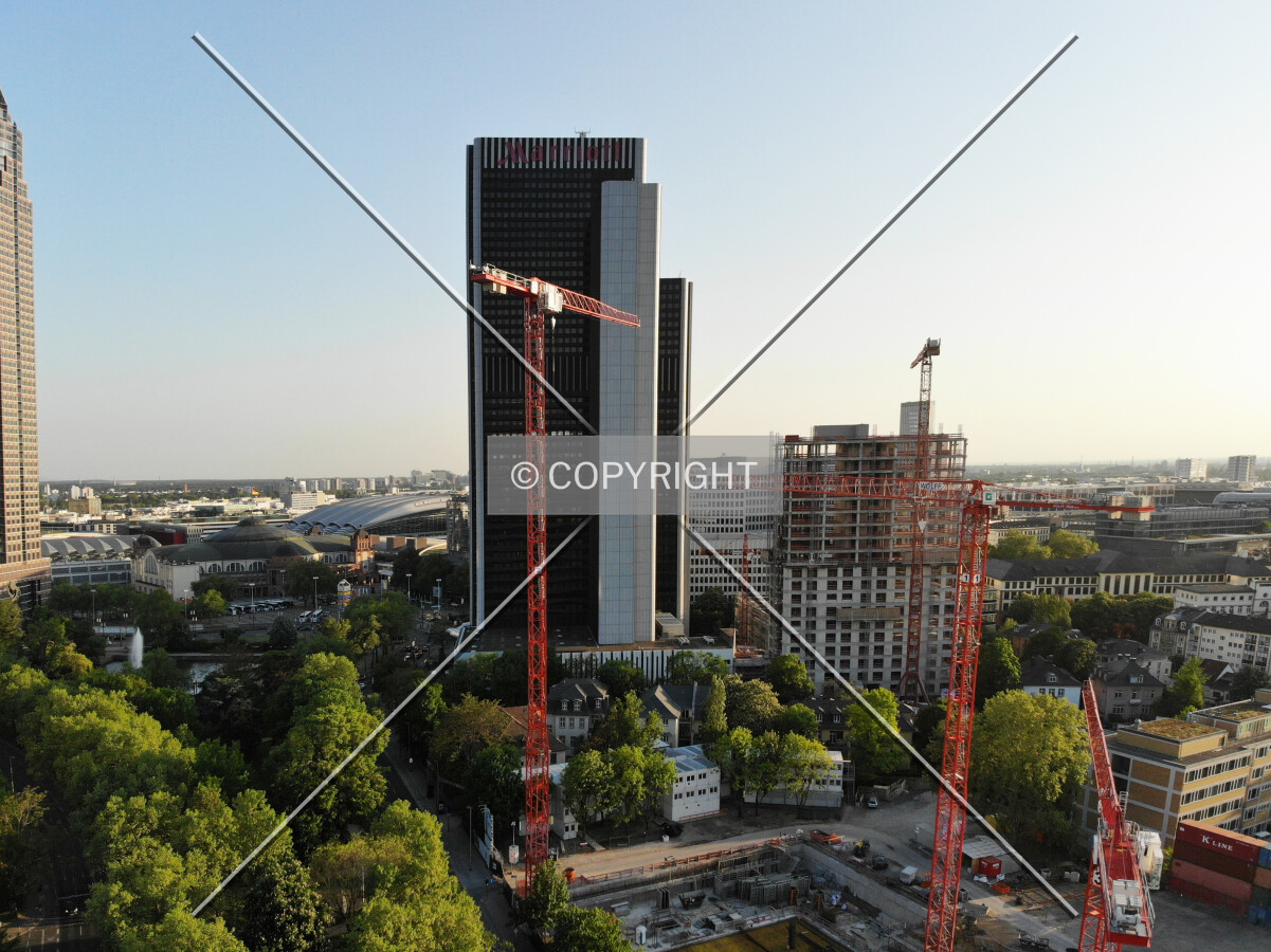 Cranes of the 140 West tower