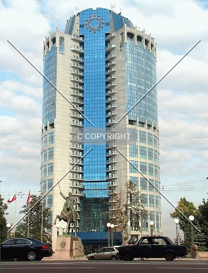 Southeast side as seen from across Kutuzovsky Prospekt
