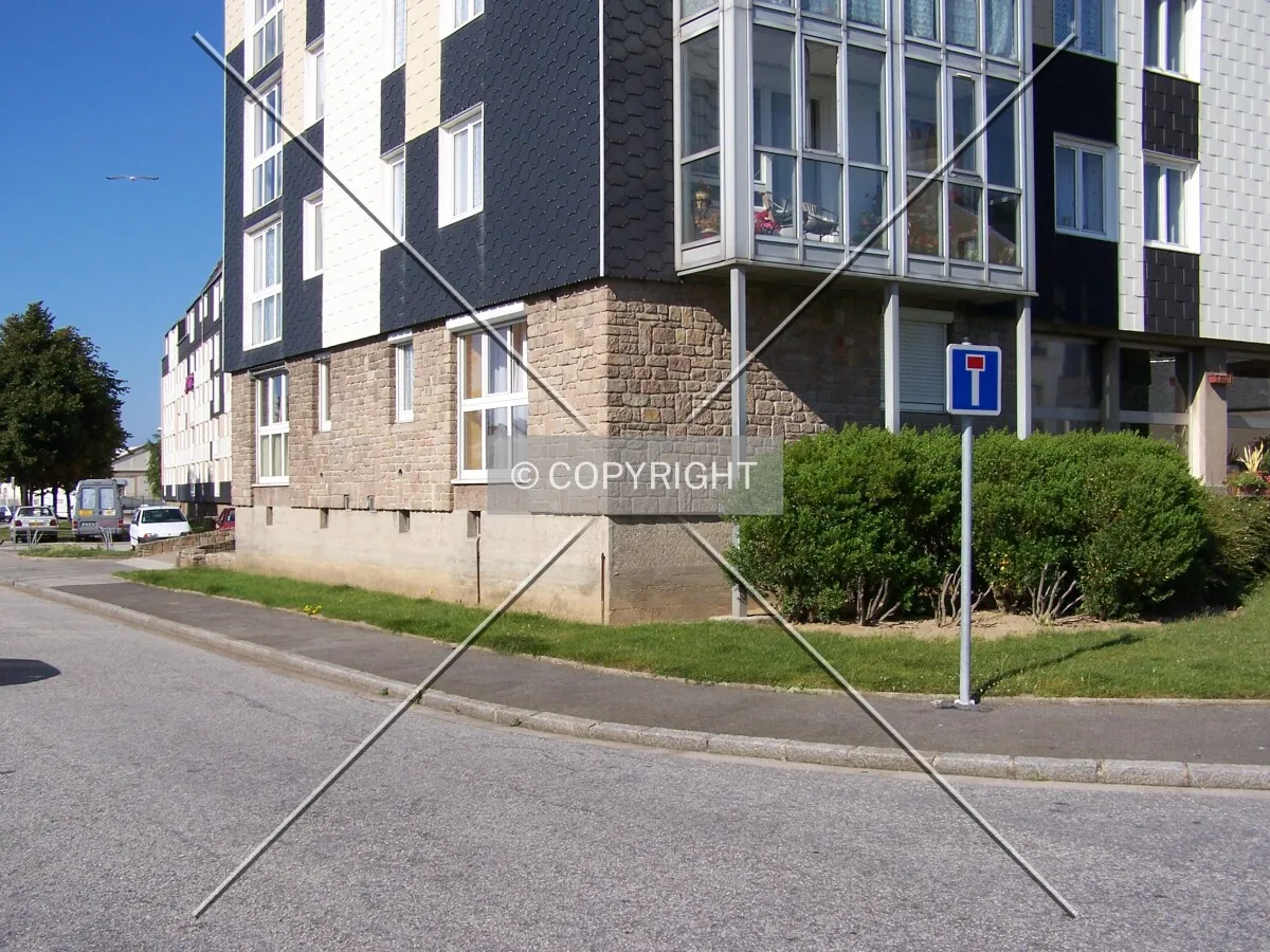 A l'angle de la Rue Louis Beuve