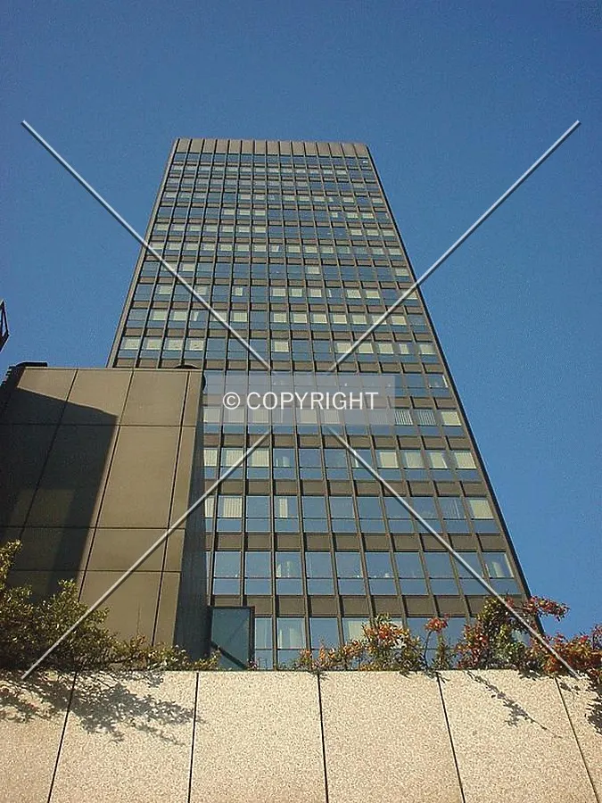 Looking up a thin part of the facade