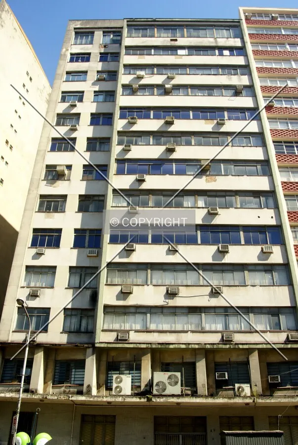Looking up from across Júlio de Castilhos Avenue