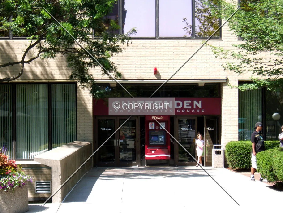 Main entrance from the east on Pine Street