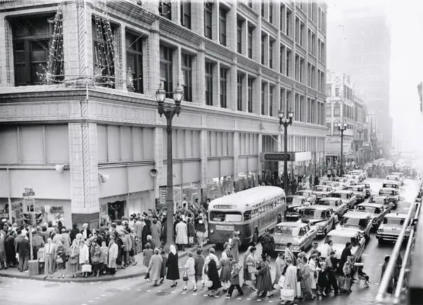 Christmas shoppers outside; November 215, 1960