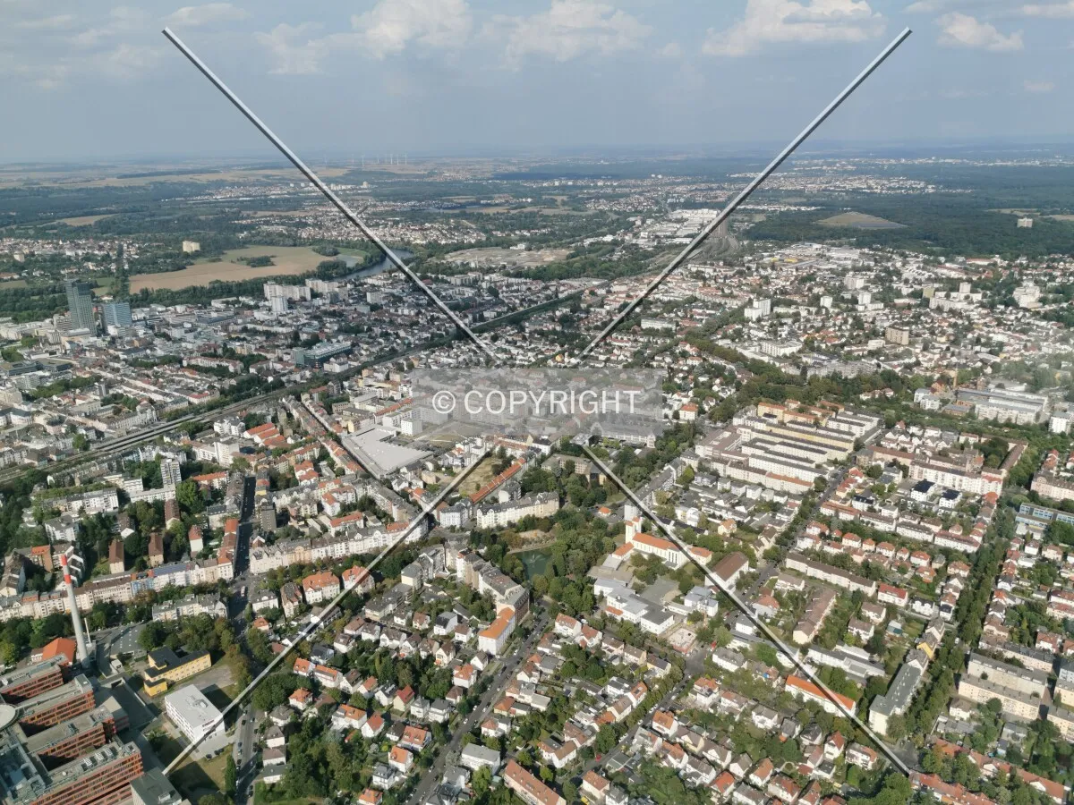 Flight with a helicopter from Egelsbach to Frankfurt - here: Panorama of Offenbach am Main