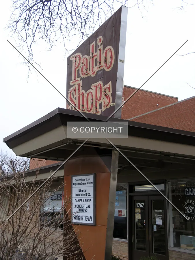 The mall's sign