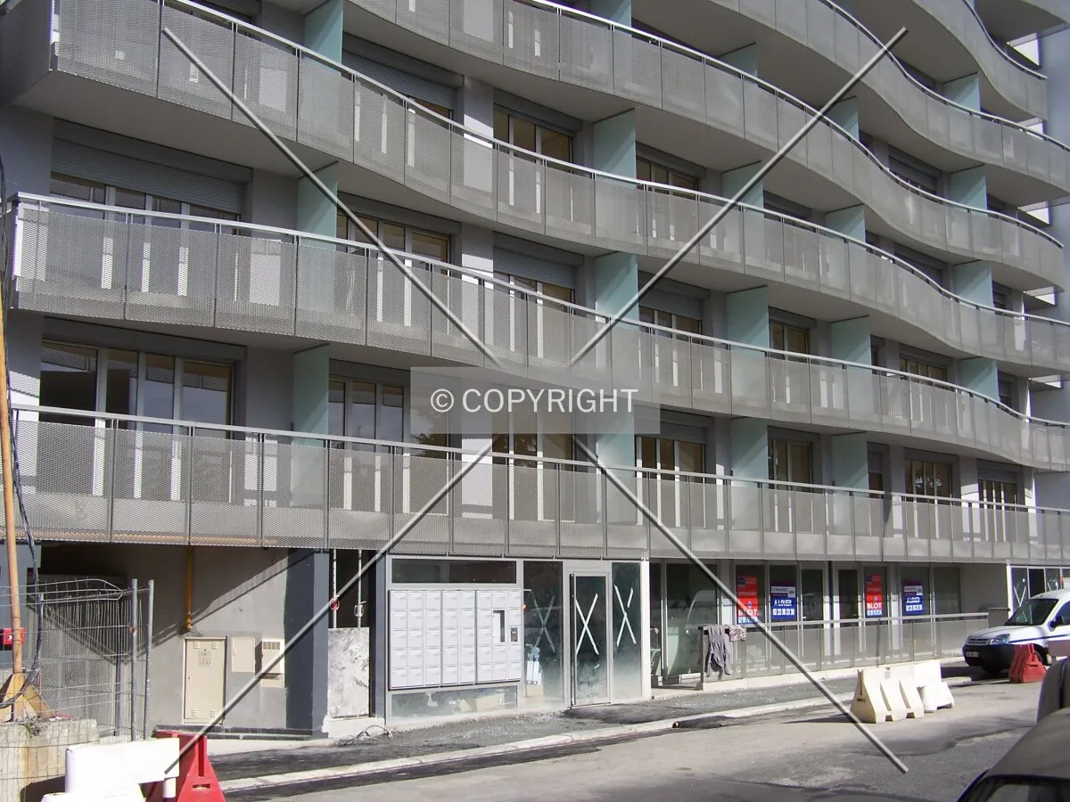 South side of the base from Avenue Aristide Briand