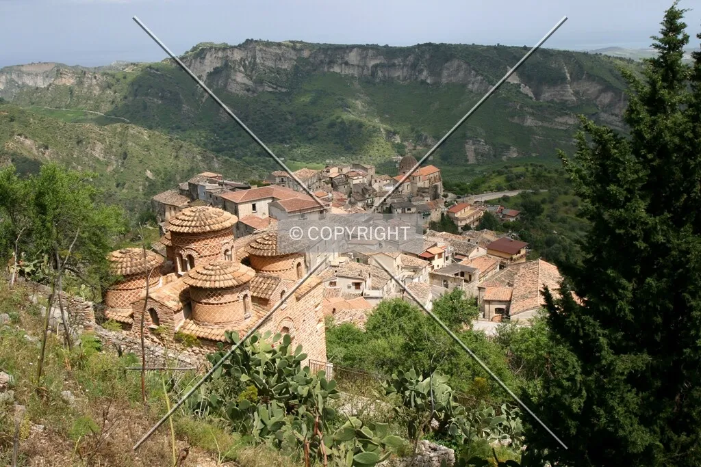 View towards Stilo