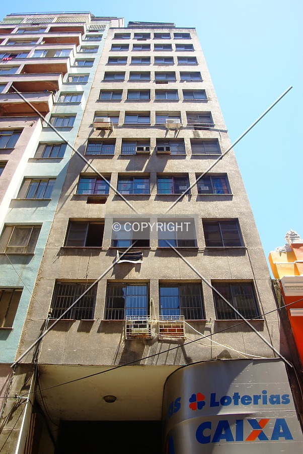 Looking up from across Vigário José Inácio Street