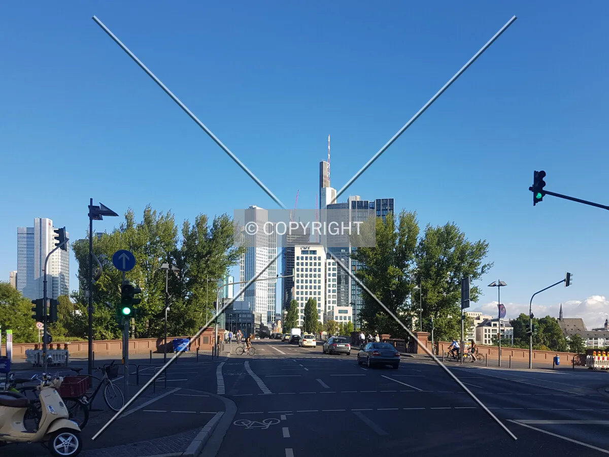 Frankfurt CBD Skyline - as seen from Sachsenhausen (Schweizer Straße)