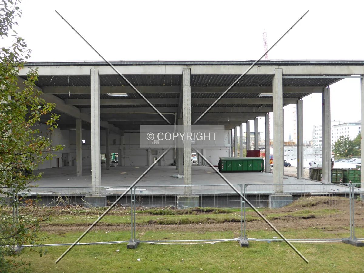 Warehouse and its frame columns