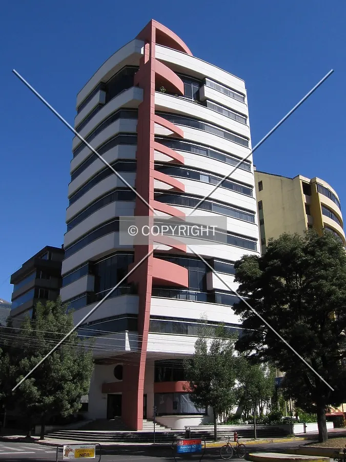 Full front view from Amazonas street