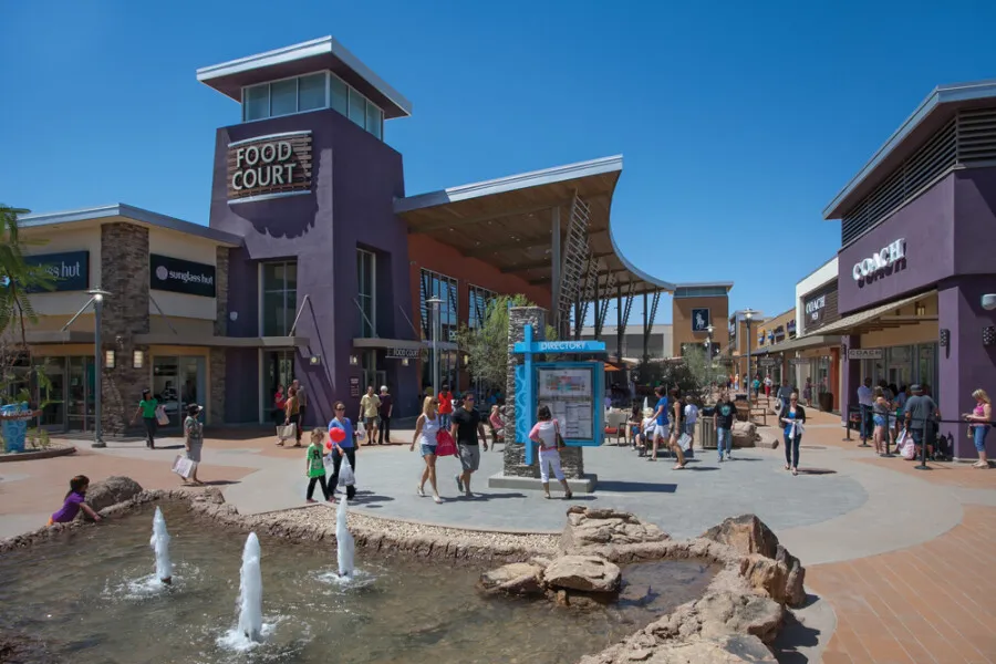 Phoenix Premium Outlets, a Simon Center