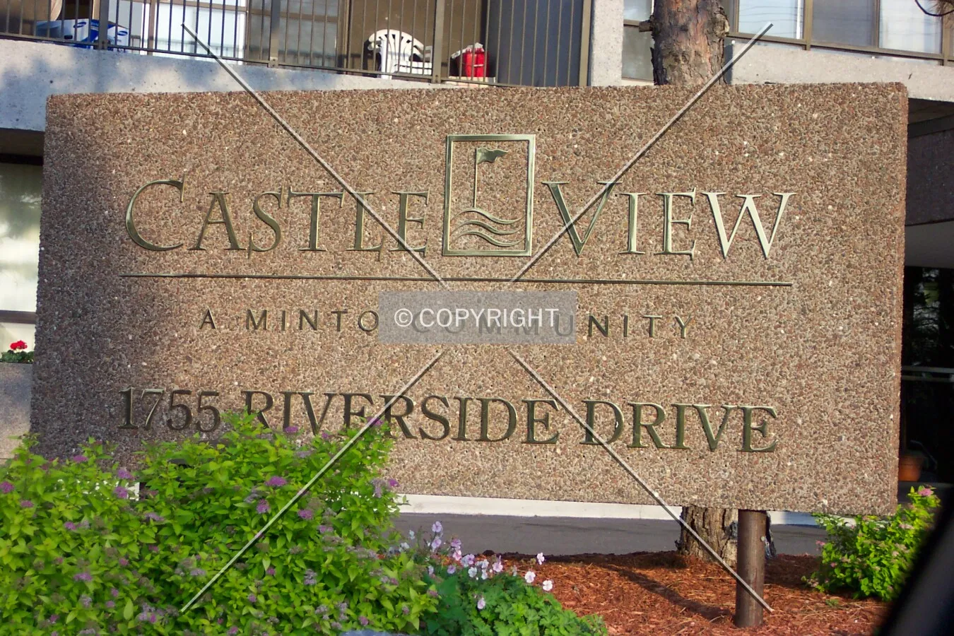 Sign facing west onto Riverside Drive