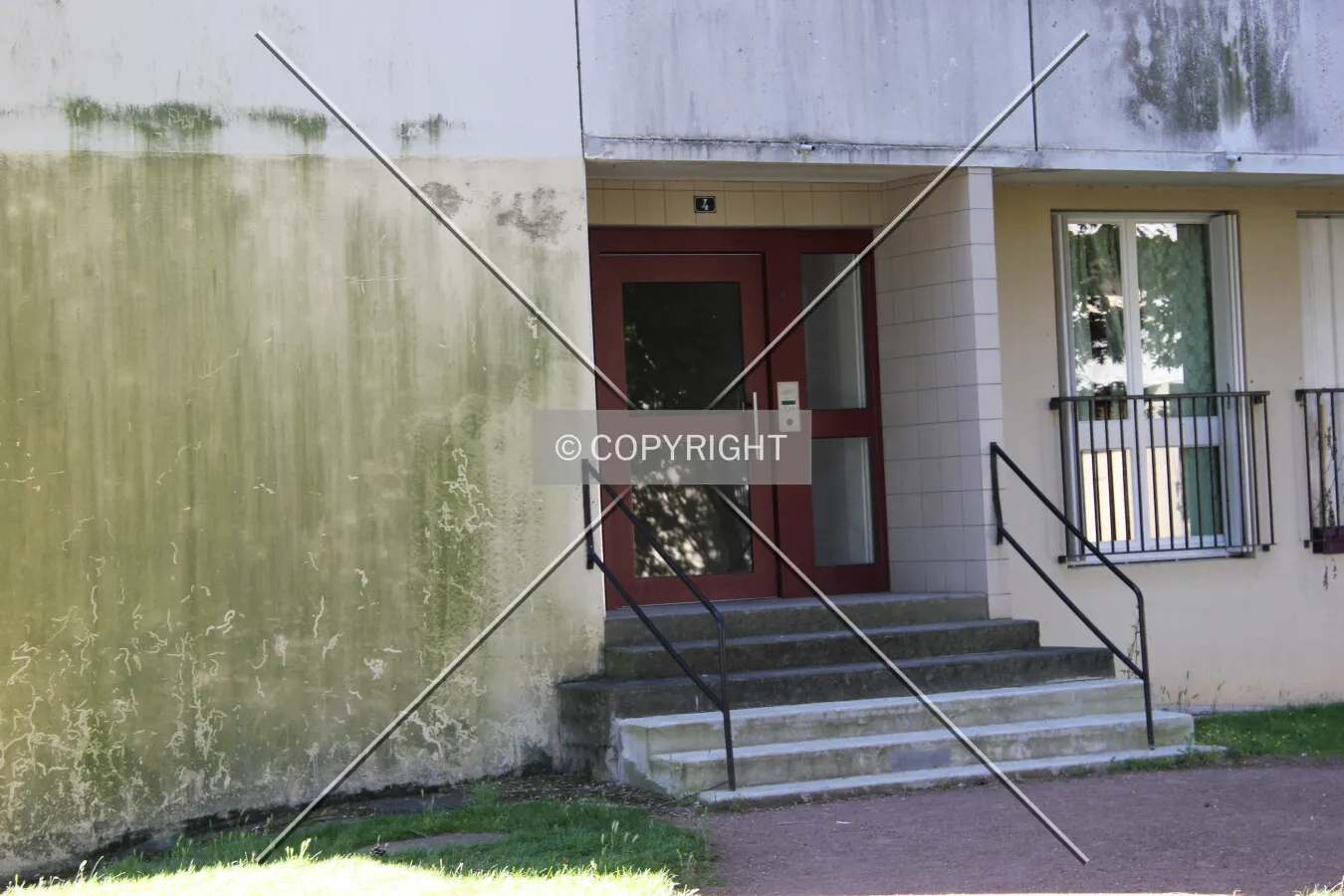 Secondary entrance with stairs up on the north face.
